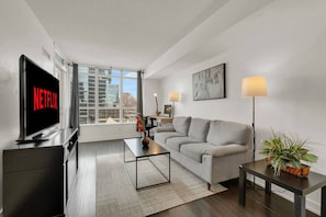 Living area - Urban Stay - 2BR - Close to Rogers Centre (Toronto)