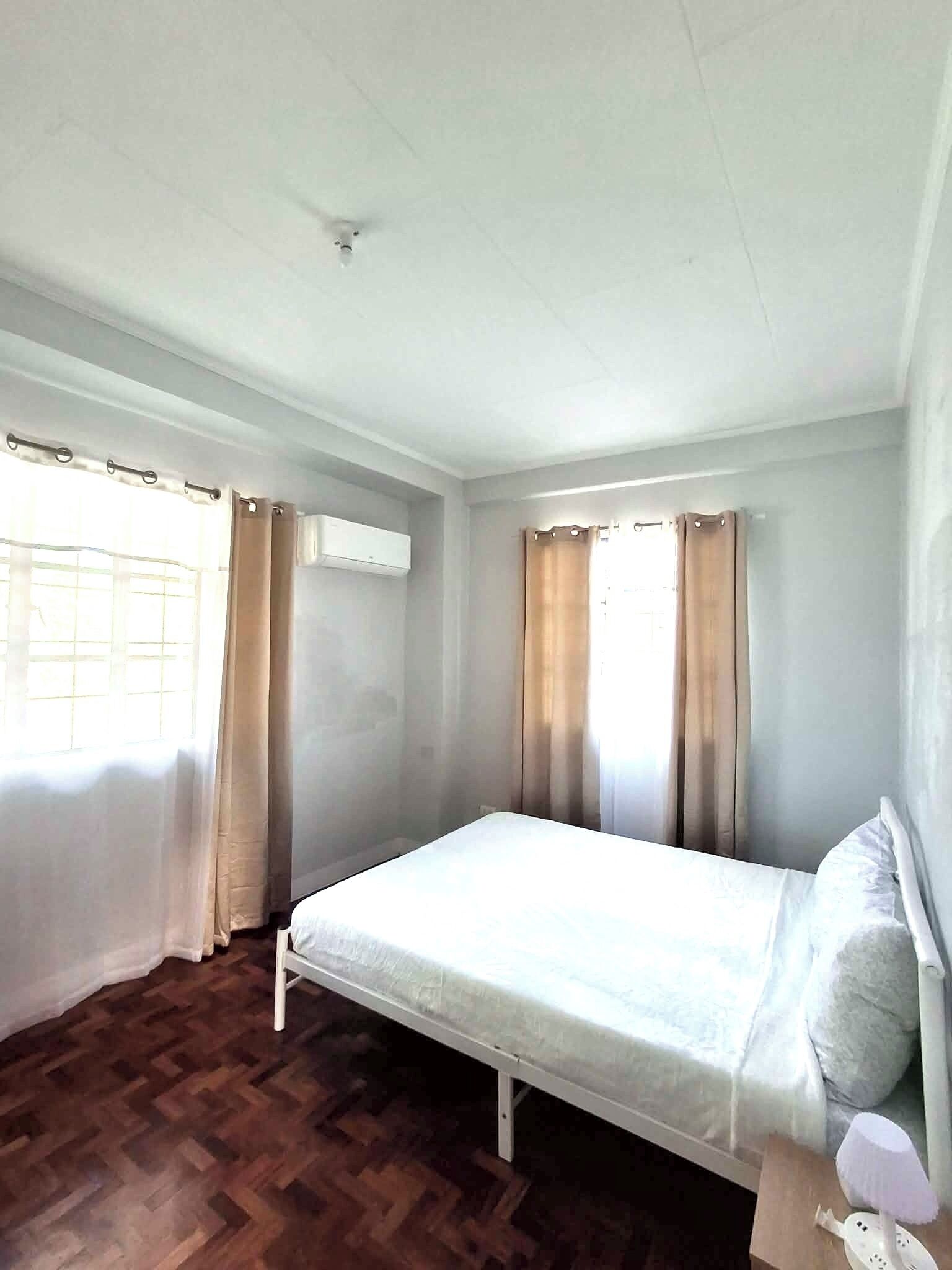 4 chambres, fer et planche à repasser, Wi-Fi gratuit, draps fournis