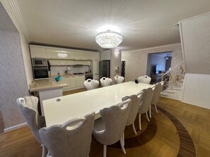 Dining - Formula 1 View apartment in center of Baku (Baku)