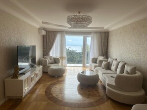Living area - Formula 1 View apartment in center of Baku (Baku)