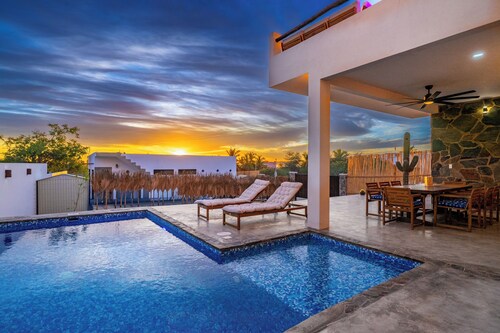 Stunning 3br/3.5ba with Private Pool, Steps from the Beach and Local Hotspots