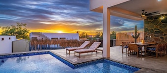 Stunning 3br/3.5ba with Private Pool, Steps from the Beach and Local Hotspots