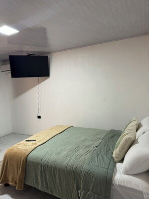 1 quarto, Wi-Fi de cortesia, roupa de cama