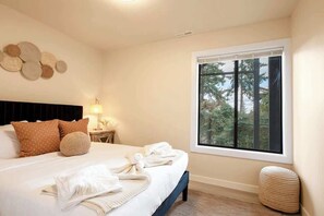 3 室のベッドルーム、アイロン / アイロン台、WiFi、ベッドシーツ