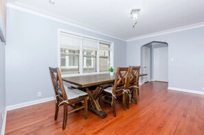 Dining - Spacious 3BR/2BA Apartment - Smart Lock & 85" TV - Near Downtown (Chicago)