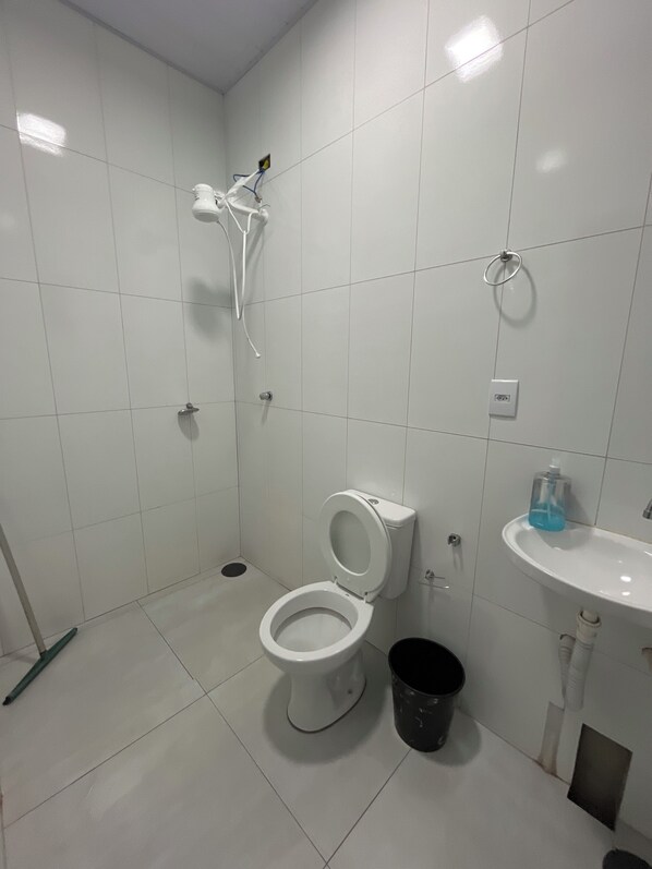 Towels, toilet paper - Studio apartment (accommodation) near UNESP. (Botucatu)