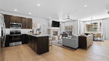 Condo (3 Bedrooms) | Property amenity