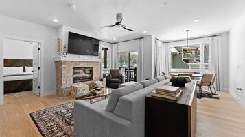 Condo (3 Bedrooms) | Front of property