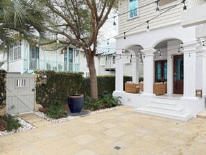 Exterior - Sea Glass - Rosemary steps from the beach! Prime location, Beach/Pool Access (Alys Beach)