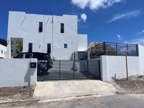 Property grounds - Compact villa central to the island (Willemstad)