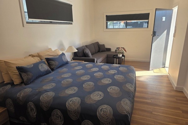 Deluxe Studio Suite, Multiple Beds, Non Smoking, Kitchen | Desk, laptop workspace, blackout drapes, free WiFi