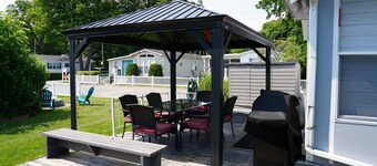 Newly renovated, large corner lot Sherkston Shores Resort hangout at lake Erie