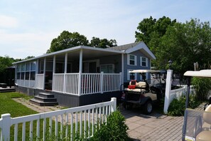 Exterior - Newly renovated, large corner lot Sherkston Shores Resort hangout at lake Erie (Port Colborne)