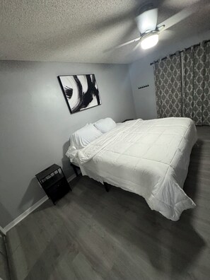 Room - Fabulous 2-bedroom condo with AC in charming Titusville (Titusville)