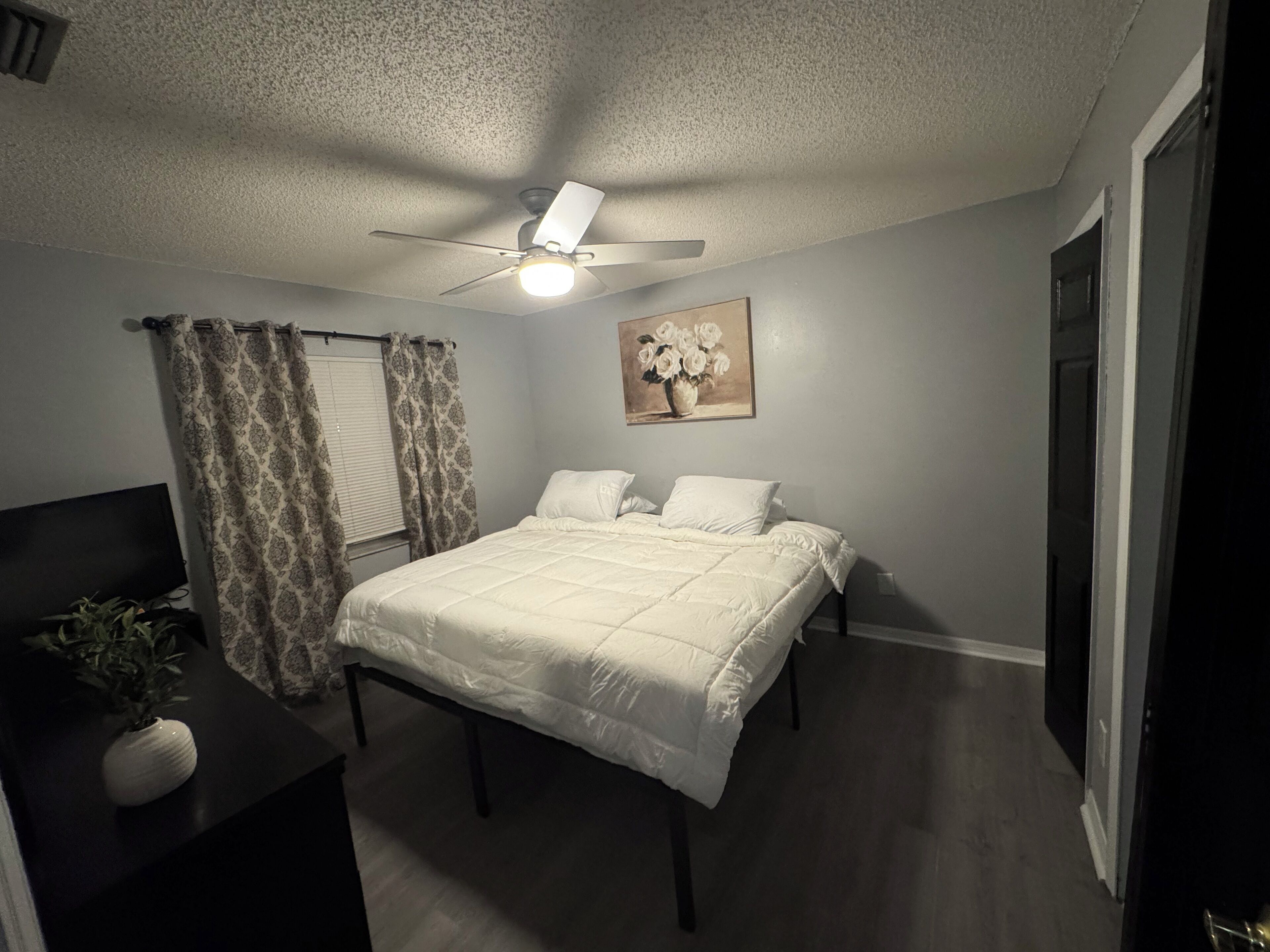 2 quartos, ferros/tábuas de passar roupa, Wi-Fi, roupa de cama