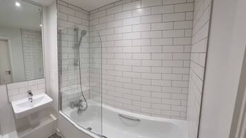 Room, 1 Bedroom, Accessible, Smoking | Bathroom