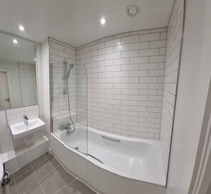 Room, 1 Bedroom, Accessible, Smoking | Bathroom