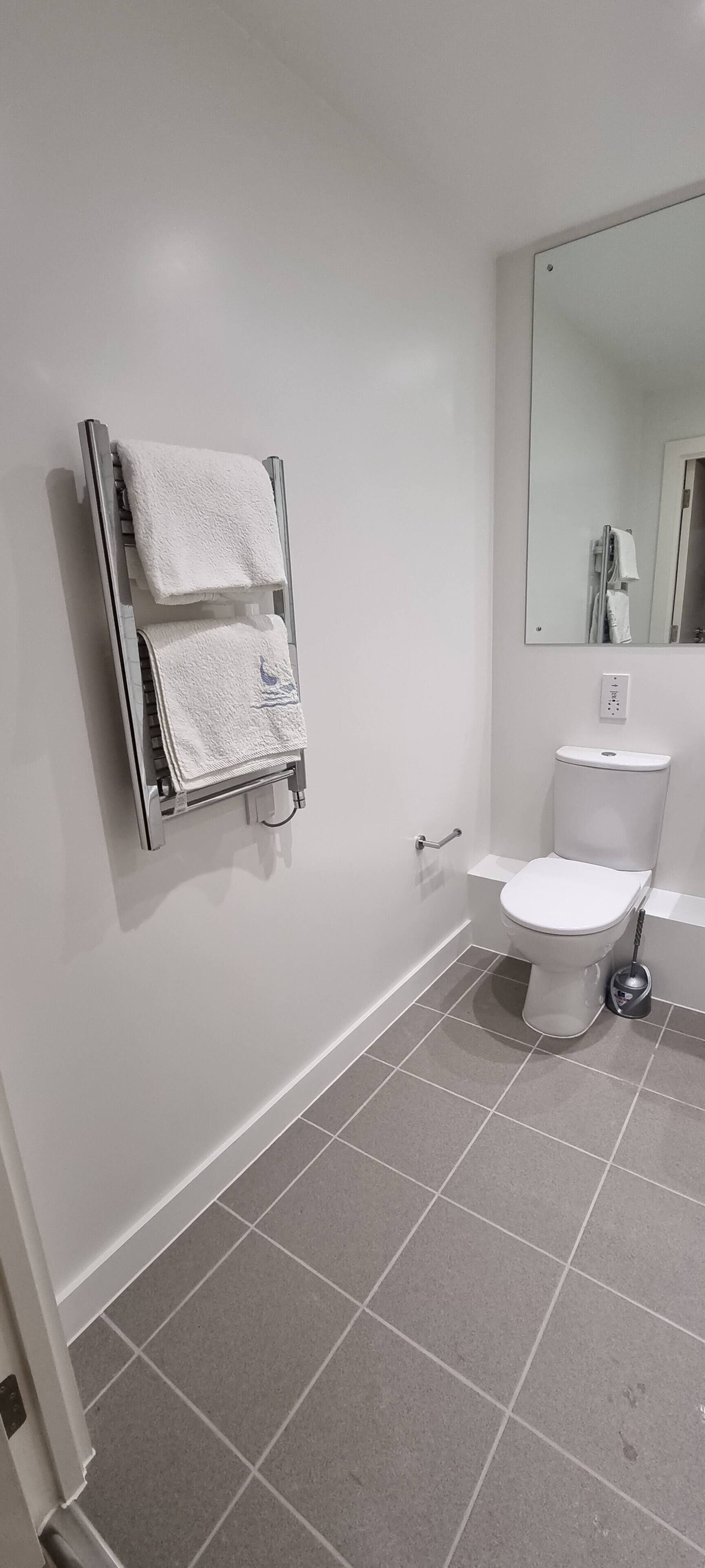 Room, 1 Bedroom, Accessible, Smoking | Bathroom