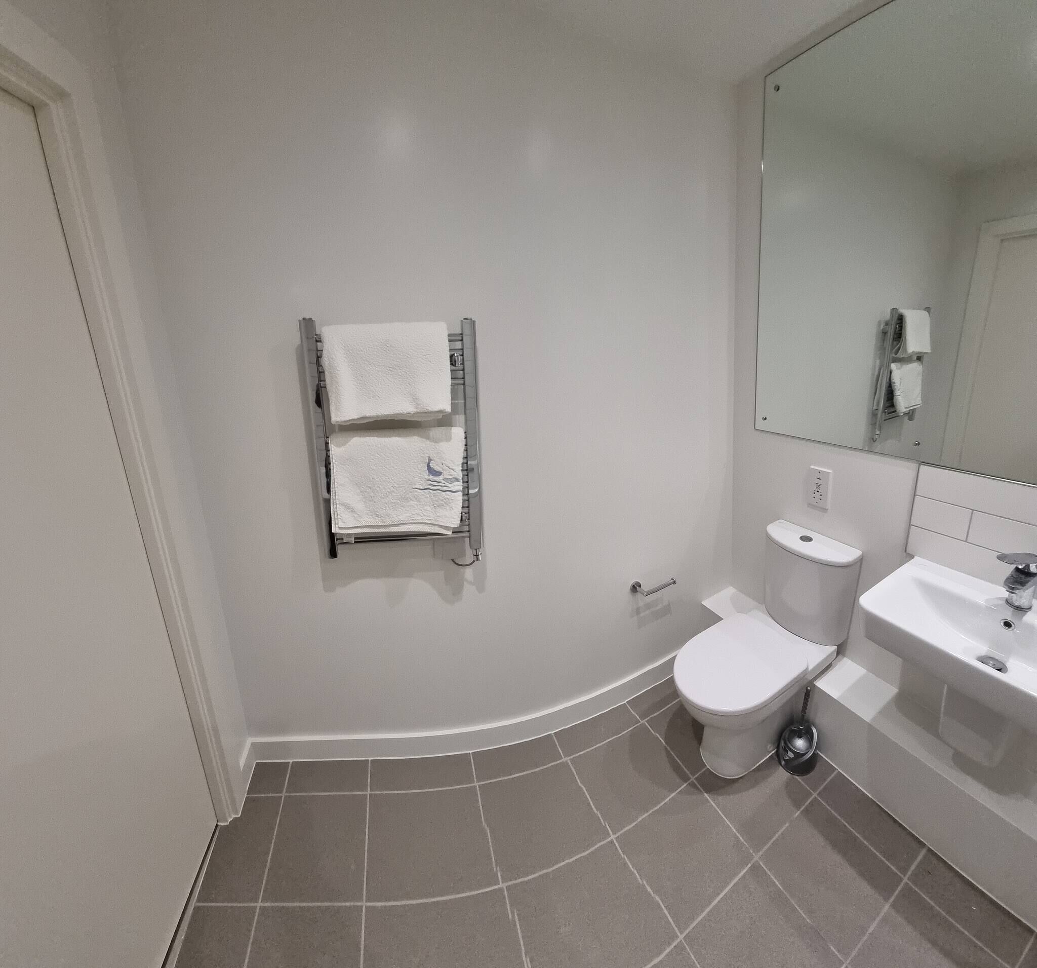 Room, 1 Bedroom, Accessible, Smoking | Bathroom