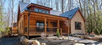 Willowcrest: Brand NEW, Lake Access w. Dock Slip, Dog Friendly, Hot Tub