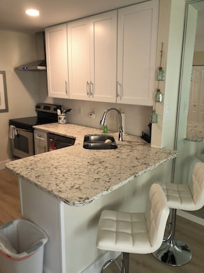 Private kitchen - Charming condo in gorgeous Destin perfect for your beach getaway (Destin)