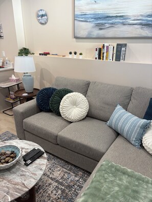 Living area - NEW 2 bedroom, (queens)  1 bathroom VRBO, comfy & serene. “ASPEN’s Suite Escape” (Saskatoon)