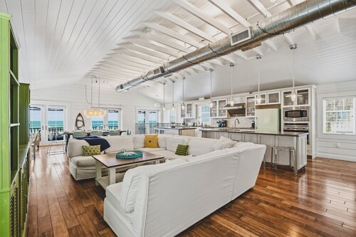Happy Ours – NEW LISTING, Direct Beachfront Home On Magnolia