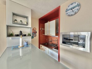 Fridge, microwave, cookware/dishes/utensils - CAP D'AGDE - Le Môle // Réf 0088 (CAP D'AGDE)