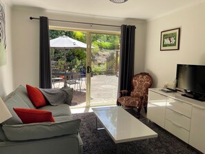Living area - Peaceful place in Adelaide Hills self-contained. Super Clean! (Aldgate)