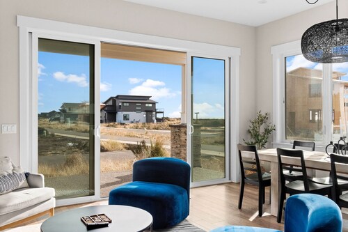 Oceanview Retreat - Hot Tub + Game Garage + Spa Suite + Kids Cave - Westport, WA