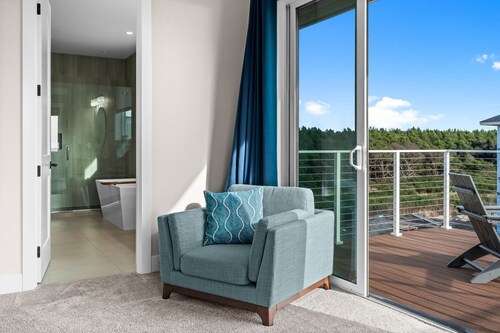 Oceanview Retreat - Hot Tub + Game Garage + Spa Suite + Kids Cave - Westport, WA