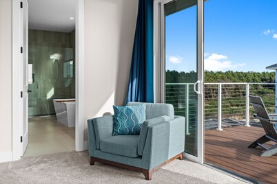 Oceanview Retreat - Hot Tub + Game Garage + Spa Suite + Kids Cave - Westport, WA