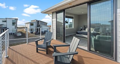 Oceanview Retreat - Hot Tub + Game Garage + Spa Suite + Kids Cave - Westport, WA