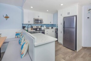 Fridge, microwave, oven, stovetop - One Bedroom Penthouse at the Sonoran Spa N806 (Puerto Peñasco)