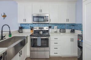 Fridge, microwave, oven, stovetop - One Bedroom Penthouse at the Sonoran Spa N806 (Puerto Peñasco)