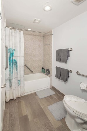 Dusche, Haartrockner, Handtücher, Shampoo