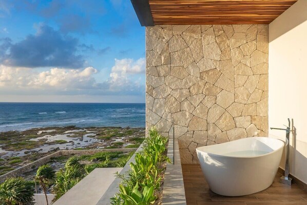 Property grounds - Alina: Stunning Ocean Views & Pool in Tankah (Tulum)