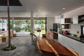 Fridge, microwave, stovetop, coffee/tea maker - Selva Linda: Luxury Pool & Jacuzzi in Aldea Zama (Tulum)