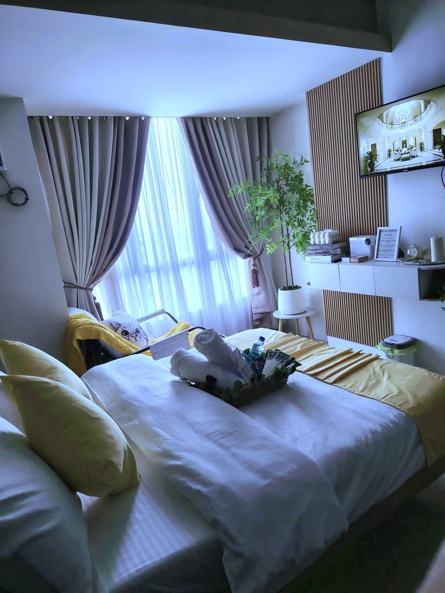WiFi, bed sheets