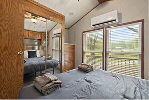 2 bedrooms, free WiFi, bed sheets - Luxury Cabin with Pasture Views & Private Hot Tub (STANTON)