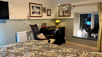 2 bedrooms, iron/ironing board, Internet, bed sheets