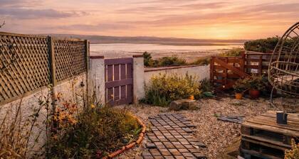 Cosy Anglesey Cottage with Estuary Views - Perfect for Walkers & Birdwatchers