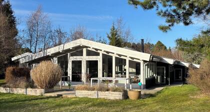 Bright summer house only 300 m from the water