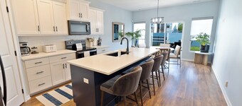 Stylish 4BR Hot Tub Retreat +Near Omaha + Garage + EV