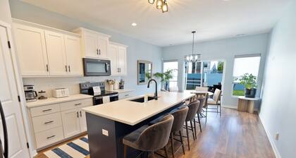 Stylish 4BR Hot Tub Retreat +Near Omaha + Garage + EV
