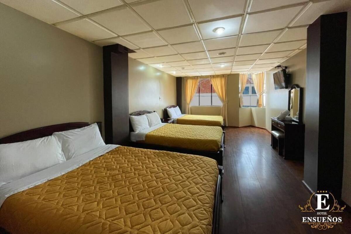 Chambre Familiale, plusieurs lits, animaux de compagnie acceptés, vue ville