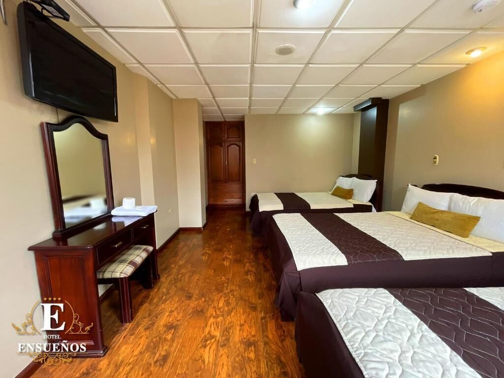 Familierom, flere senger, privat bad, byutsikt