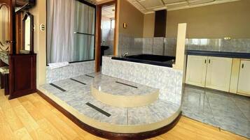 Deluxe Suite, Multiple Beds, Balcony, City View | Bathroom | Shower, towels, soap, shampoo