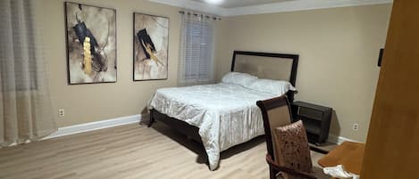 4 habitaciones, escritorio, tabla de planchar con plancha y wifi gratis