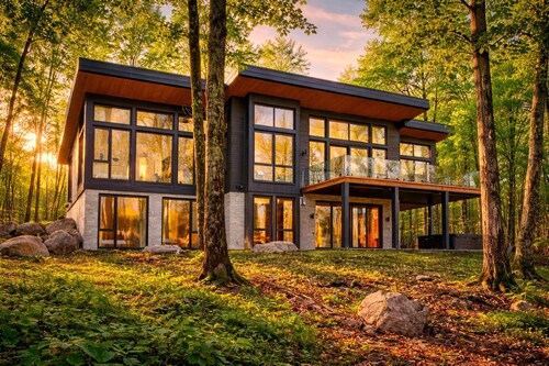 NEW! Forêt de Verre | 7 Min to Village | Hot Tub, Firepit & Entertainment | 16 Guests